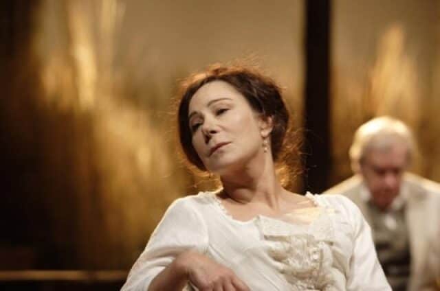 https://theartsdesk.com/theatre/cherry-orchard-national-theatre