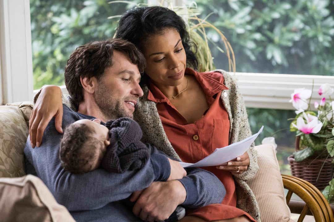 Οι Matthew Rhys και Susan Kelechi Watson στο Ένας Υπέροχος Γείτονας Σκηνές από την ταινία Ένας Υπέροχος Γείτονας