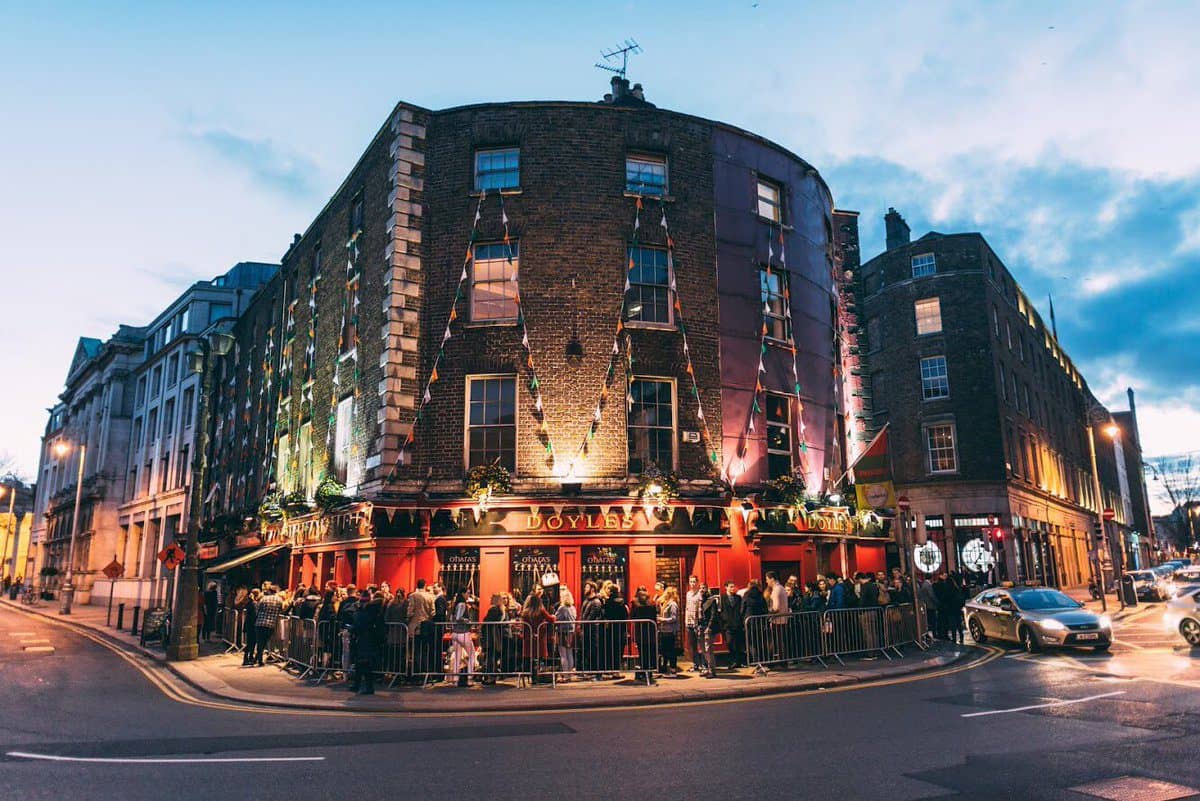 DOYLE'S Bar