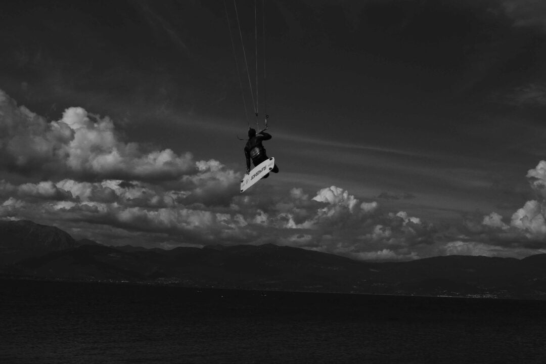Δρέπανο: Ο «παράδεισος» του Kitesurf και η μαγεία γύρω του