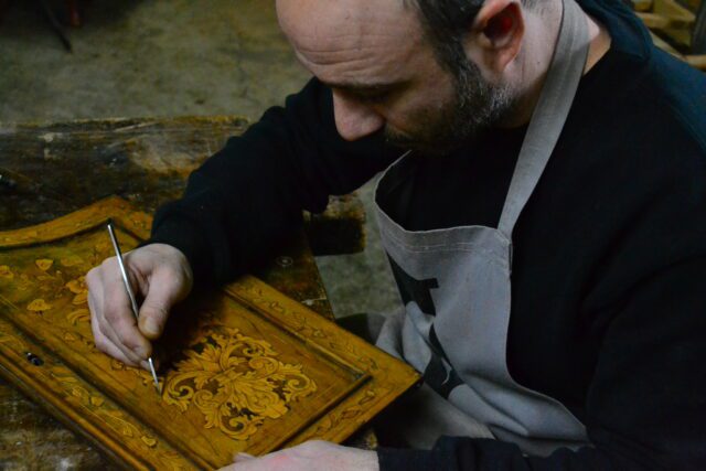 Γιώργος Βυθούλκας Vithoulkas Antiques
