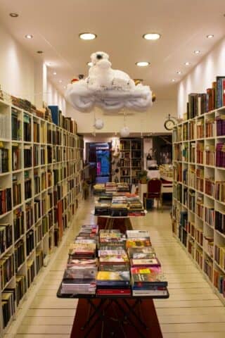 Book Stop Cafe, βιβλία