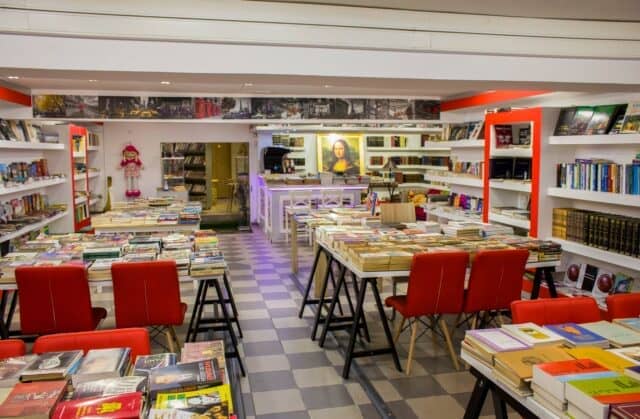Book Stop Cafe, βιβλία