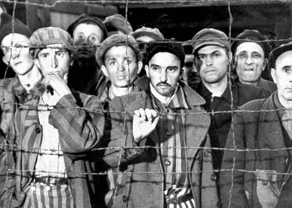 ολοκαύτωμα: πίσω από τα συρματοπλέγματα