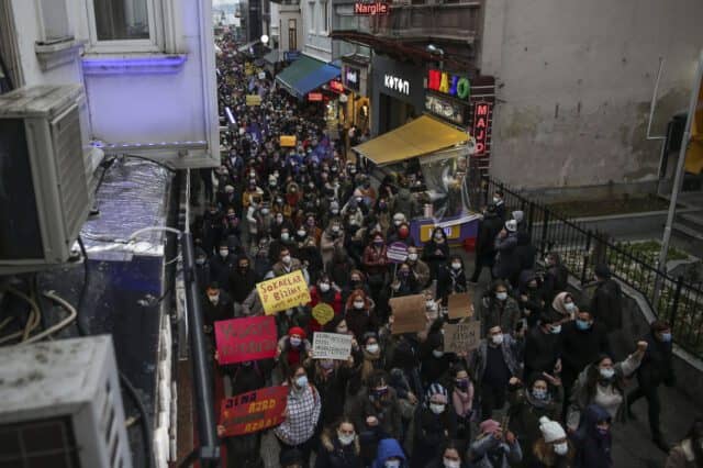 η αποχώρηση της τουρκίας
