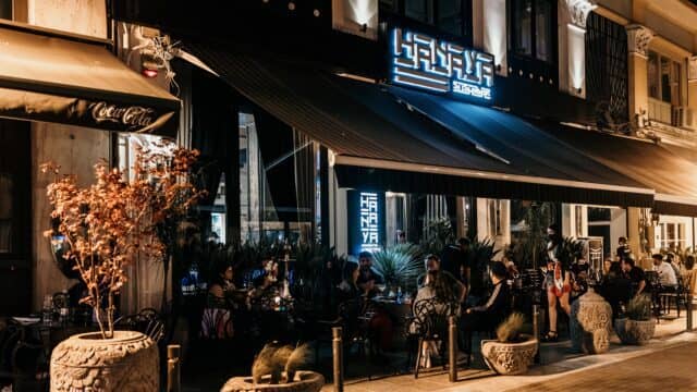  Hanaya Sushi Bar