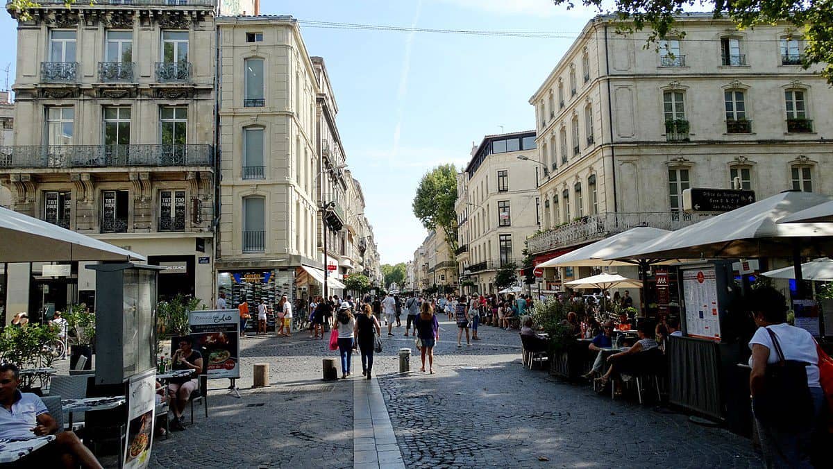 Η λεωφόρος Rue de la Republique Avignon