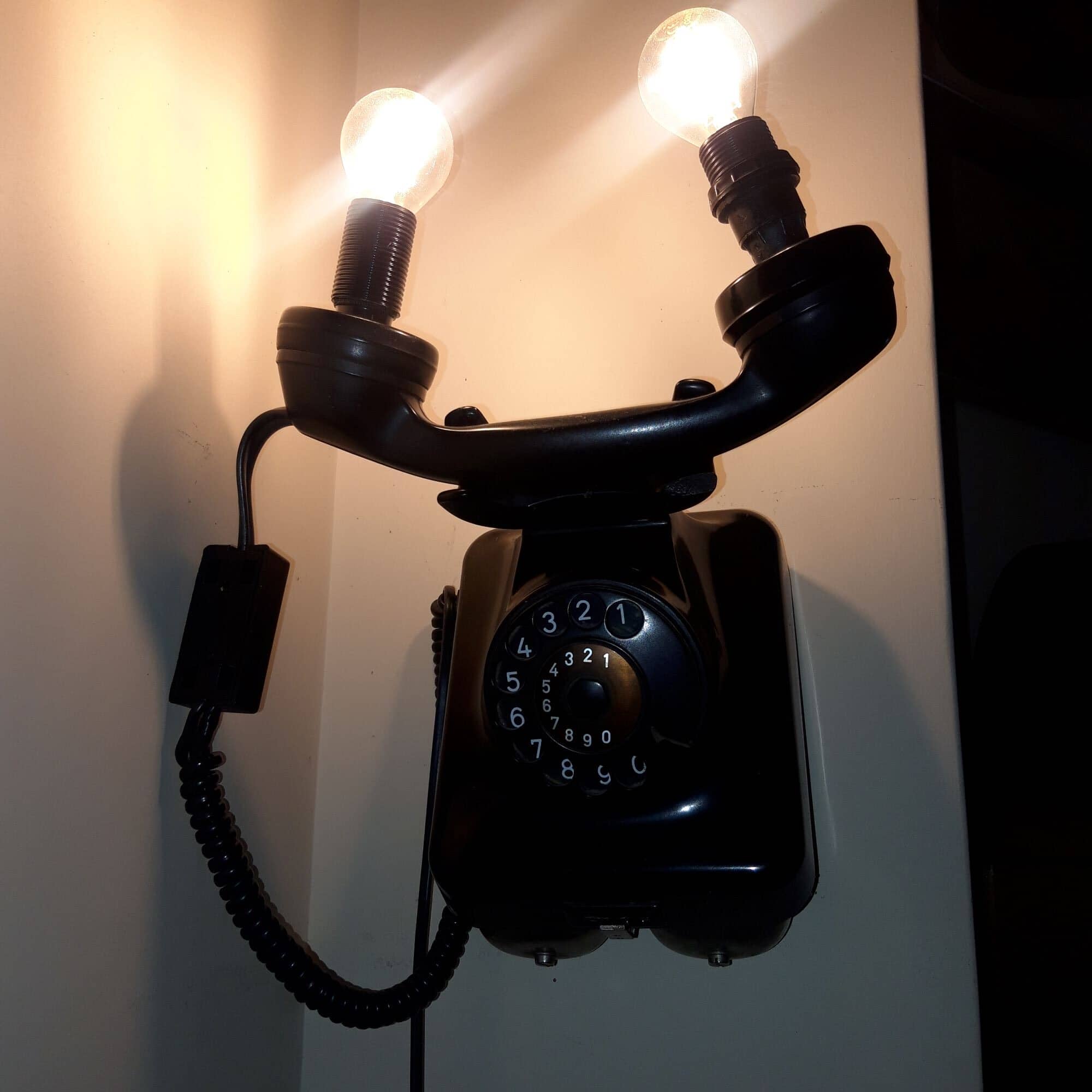 DIY φωτιστικό από παλιό τηλέφωνο 