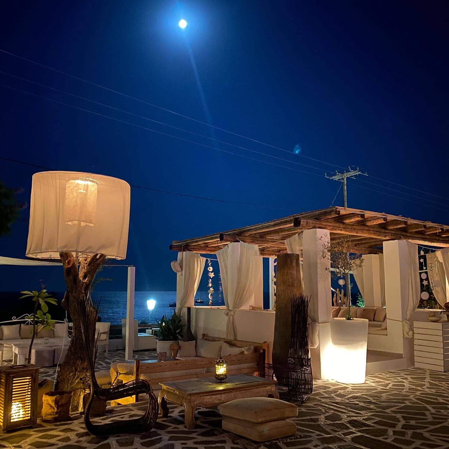 Lythos, cocktail bar