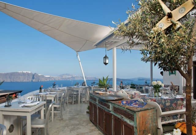 θέα στη Σαντορίνη - Red Bicycle Restaurant