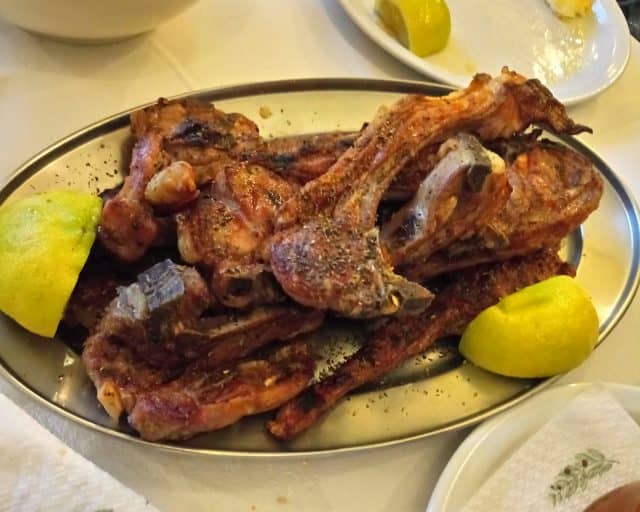 Φαγητό στο Λουτράκι - Φίλιππας