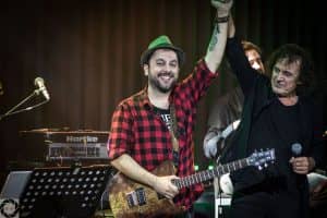 Πηγή εικόνας: Αρχείο καλλιτέχνη| Ο Απόστολος Μόσιος με τον Βασίλη Παπακωνσταντίνου 