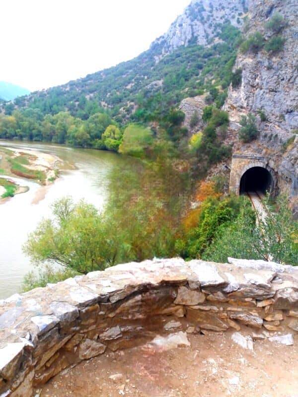 Σήραγγα, Μονοπάτι Τέμπη Νέστου