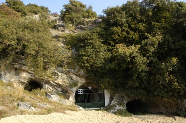 Μουσθένη