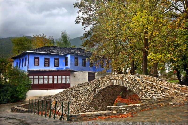 Μουσθένη
