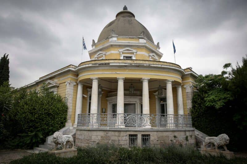 Φωτογραφία με τη βίλα Καζούλη στην Κηφισιά. 