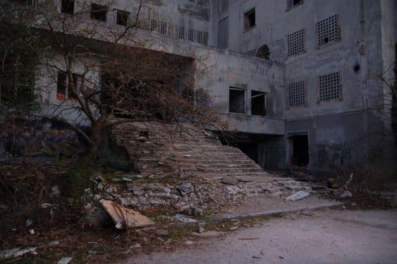 αστικοί θρύλοι για εγκαταλελειμμέα κτίρια