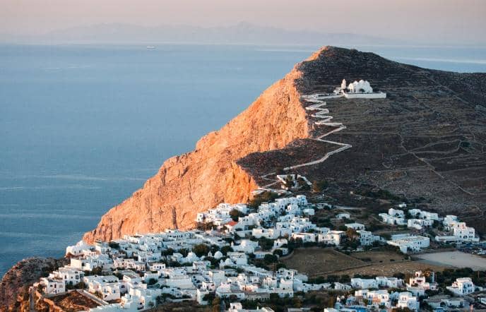 Οικονομικά νησιά για το τριήμερο του Αγίου πνεύματος 