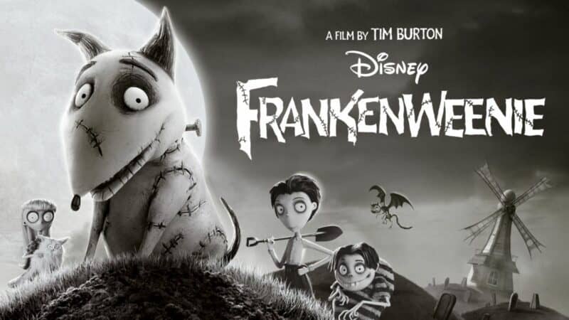 Θα συνεχίσουμε με Tim Burton και αυτό το animated remake της ομώνυμης live- action ταινίας μικρού μήκους του Tim Burton (1984). Μια αξιολάτρευτη, τετράποδη παρωδία του Frankestein. Ο Victor Frankestein είναι ένας ιδιοφυής νεαρός επιστήμονας. Ωστόσο δεν τα πάει εξίσου καλά με τα υπόλοιπα παιδιά της ηλικίας του (ή με τον κόσμο γενικότερα). Ο πατέρας του θα τον παροτρείνει να ασχοληθεί με το basebal, με την ελπίδα ο Victor να αποκτήσει επιτέλους μερικούς φίλους πέρα από τον Sparky. Τον σκύλο της οικογένειας, ένα αξιολάτρευτο bull terrier. Ο Victor θα ακολουθήσει την συμβουλή του πατέρα του, ωστόσο όταν θα πετύχει ένα "home run", o Sparky θα κυνηγήσει την μπάλα οδηγώντας στον θανατό του από ένα διερχόμενο αυτοκίνητο. Συντετριμένος ο Victor θα πειραματιστεί, και με την δύναμη του ηλεκτρισμού θα καταφέρει να ξαναφέρει τον Sparky στην ζωή. Ωστόσο ο Victor σύντομα θα ανακαλύψει πως η νεκρανάσταση έχει το δικό της ... τίμημα!