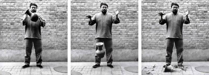 Το χειροποίητο στην τέχνη | Ai Weiwei, Dropping a Han Dynasty Urn, 1995. Courtesy Ai Weiwei Studio © Ai Weiwei