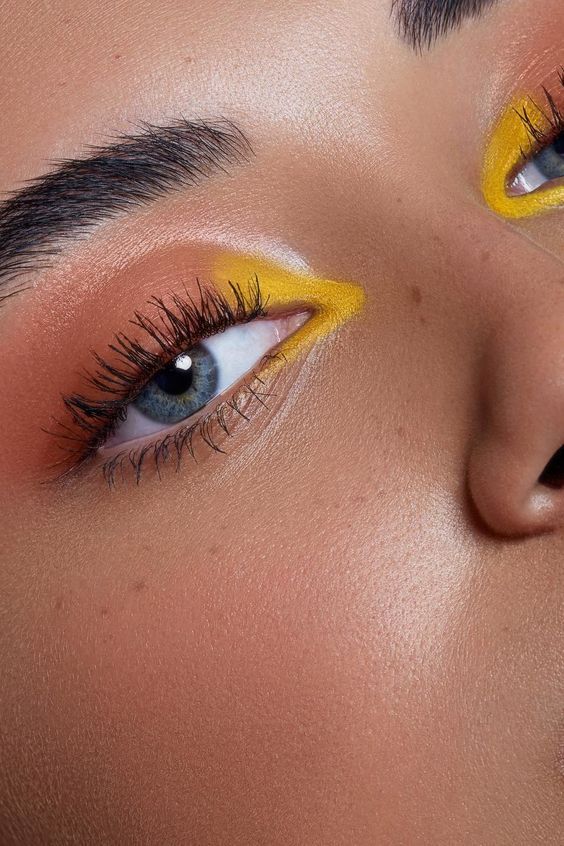 colourful eyeliner
