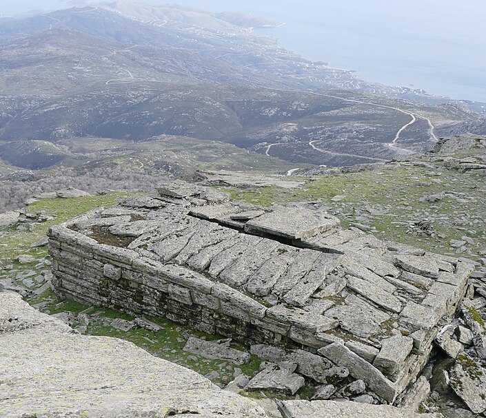 Τα μοναδικά Δρακόσπιτα της Νότιας Εύβοιας
