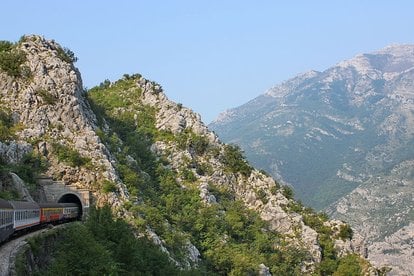 [Εκδρομές με τρένο στην Ευρώπη Σερβία Μαυροβούνιο]