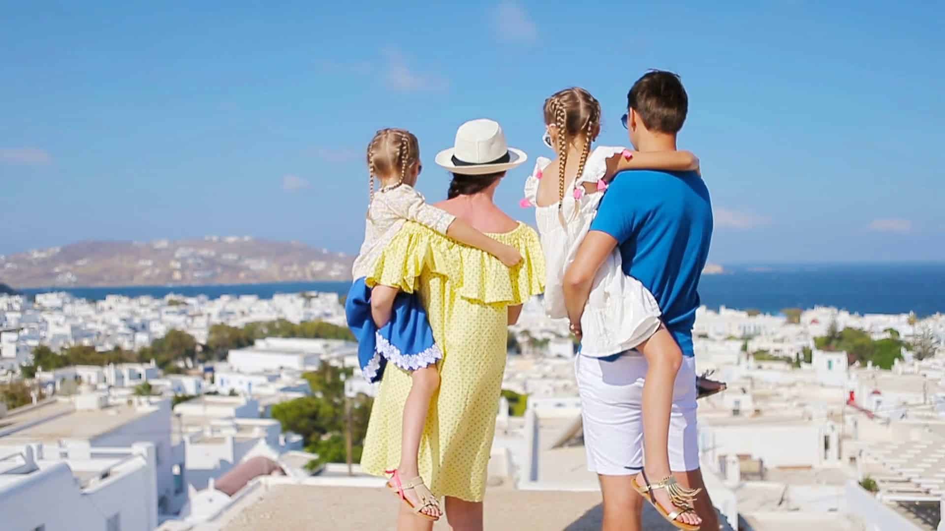 Έλληνες χωρίς διακοπές