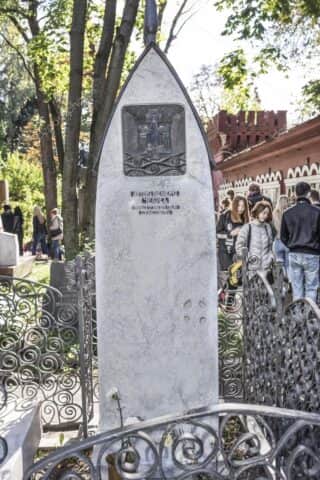 https://gr.depositphotos.com/128494222/stock-photo-the-grave-of-anton-chekhov.html