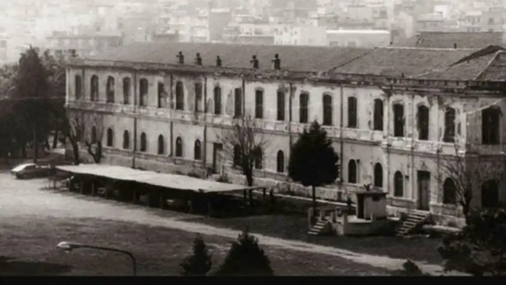 το πρώην Στρατόπεδο Παύλου Μελά, που βρίσκεται στην δυτική πλευρά της Θεσσαλονίκης και πιο συγκεκριμένα στην περιοχή της Σταυρούπολης. Αποτελεί ένα από τα στρατόπεδα της Θεσσαλονίκης, που
