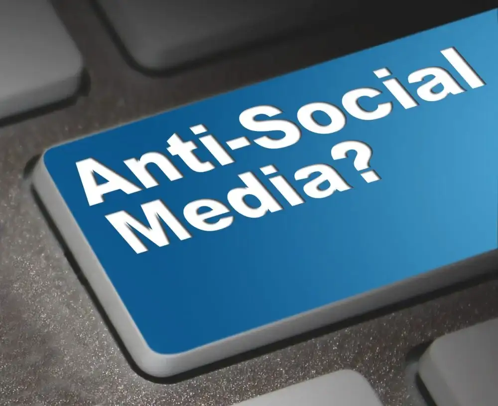 Τα social media μας κάνουν αντικοινωνικούς και εσωστρεφείς;