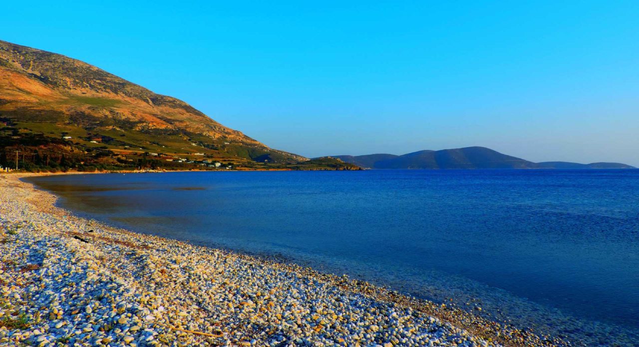 Η Καλαμίτσα αποτελεί μία από τις ωραιότερες παραλίες που πρέπει να εξερευνήσετε