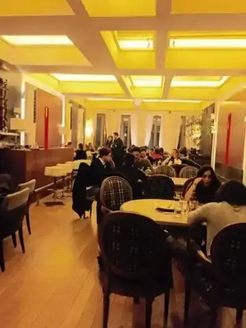 Due piani, biblioteca, Πάτρα