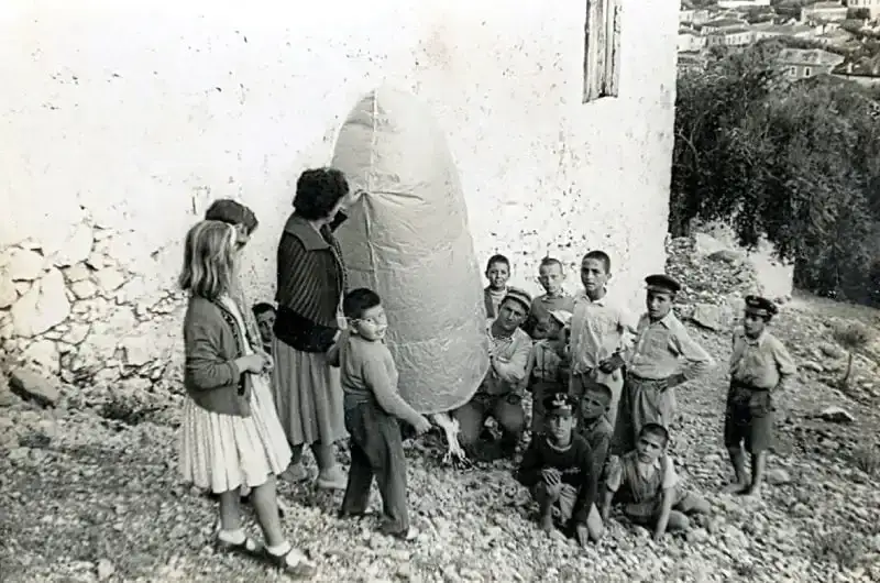 Παλιό πασχαλινό έθιμο του Λεωνιδίου είναι τα αερόστατα