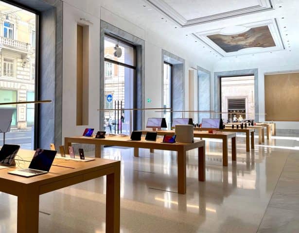 Apple Via del Corso, Rome