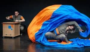 «… και βγαίνω» θέατρο με ζωντανή μουσική και χορό για θεατές από 10 μηνών