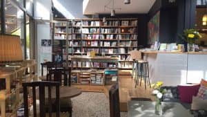 Little Tree Books and Coffee: Το βιβλιοκαφέ που θα λατρέψεις
