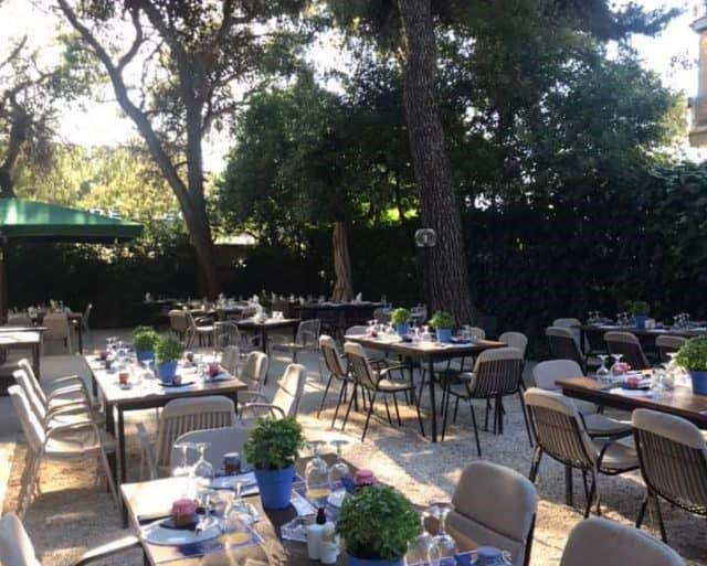 εστιατόρια με κήπο στα Βόρεια Προάστια- Βασίλης