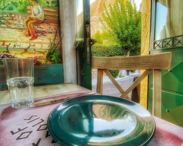 εστιατόρια στην Ακρόπολη - Σπηλιά της Ακροπόλεως
