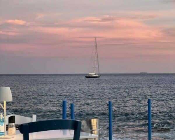 εστιατόρια με θέα θάλασσα - Σαρδελάκι με θέα