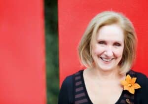 Κάρμεν Ρουγγέρη: «Το παιδικό θέατρο έχει μια μαγεία που δεν την βρίσκεις εύκολα στο θέατρο για μεγάλους»