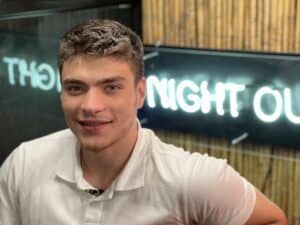 Ο ηθοποιός Διονύσης Παπανδρέου θέλει να ζει, όχι απλά να επιβιώνει. Αλλιώς, όλα είναι φακντ-απ!