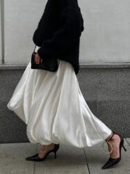 Οι balloon midi skirts είναι η πιο hot τάση.