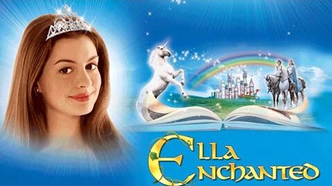 Στην εικόνα απεικονίζεται η Έλλα στον ρόλο της Σταχτοπούτας. Έχει μακριά καφέ μαλλιά και φοράει μια τιάρα. Το πίσω μέρος της εικόνας είναι γαλάζιο και δεξιά από την Έλλα έχει ένα ανοιχτό βιβλίο μεσα από το οποίο βγαίνει ένα κάστρο με ένα ουράνιο τόξο και έναν μονόκερο και από κάτω με χρυσά γράμματα ο τίτλος της ταινίας: Ella Enchanted.