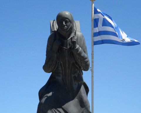 μνημείο αφιερωμένο στις γυναίκες της Πινδου