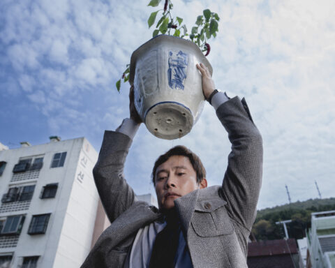 Ο Lee Byung-hun στην ταινία No Other Choice