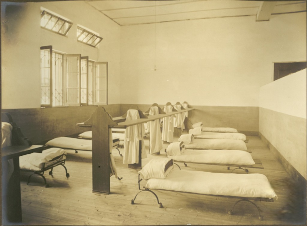 Κοιτώνες αναμορφωτηρίου θηλέων. Πηγή : Εθνικό Ίδρυμα Ερευνών και Μελετών «Ελευθέριος Κ. Βενιζέλος»