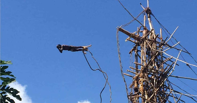 Περίεργα Θρησκευτικά Έθιμα