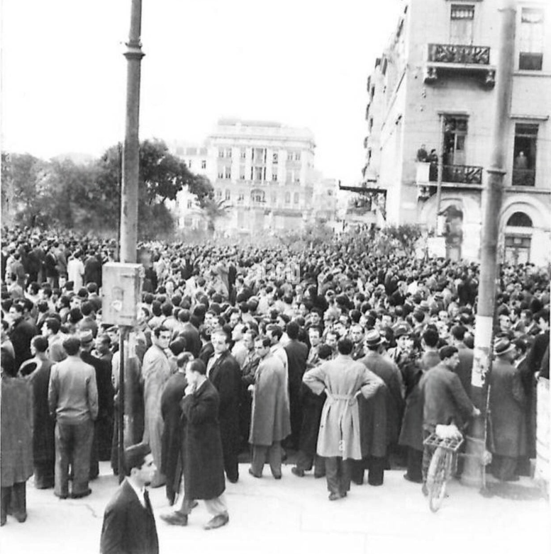 Πορεία εργατών ζητώντας τη θεσμόθετηση του 13ου μισθού το 1950 | Πηγή Εικόνας : alany.com 