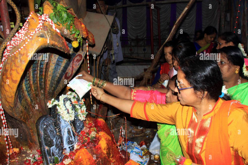 Περίεργα Θρησκευτικά Έθιμα